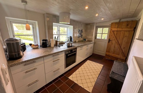 Suderstapel House | Holiday Home 'Tade Bo' with Private Terrace, Private Garden and Wi-Fi