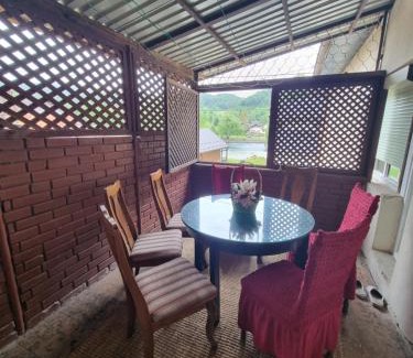 Kulen Vakuf House | Holiday home Tarik