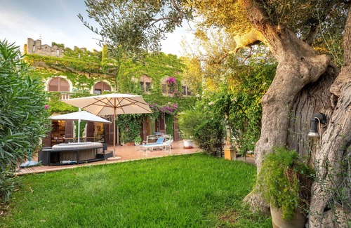 Carovigno House | Holiday Home Tenuta del Normanno with Garden, Whirlpool & Wi-Fi