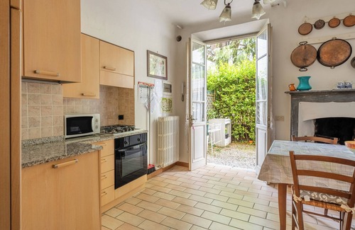 Nozanno House | Holiday Home "Tenuta Il Ponte - Dama" with Shared Pool, Private Garden & Wi-Fi
