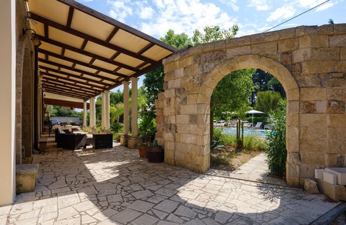 Aradeo House | Holiday Home 'Tenuta San Trifone' with Private Pool, Wi-Fi and Air Conditioning