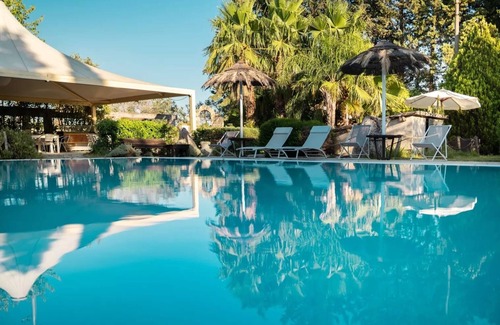 Aradeo House | Holiday Home "Tenuta San Trifone" with Private Pool & Wi-Fi