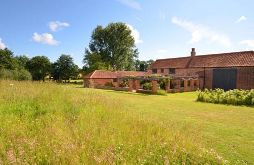 Melton Constable House | Holiday Home The Barn at Moor Hall by Interhome