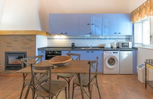 Sao Luis Apartment | Holiday Home 'Ti Vanda' with Mountain View, Wi-Fi and Air Conditioning