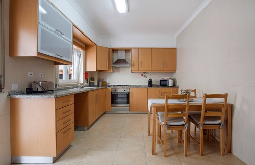 Ferrel House | Holiday Home 'Tina House' with Private Terrace, Wi-Fi and Air Conditioning