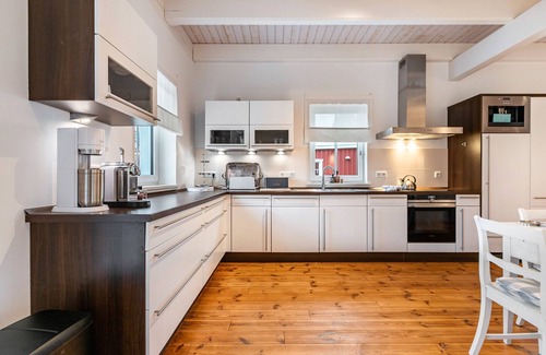 Ringsberg House | Holiday Home 'Tine und Clara' with Private Terrace, Private Garden and Wi-Fi