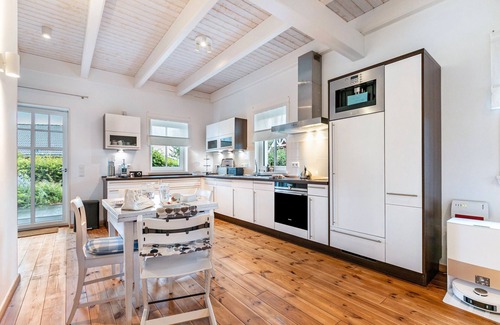 Ringsberg House | Holiday Home 'Tine und Clara' with Private Terrace, Private Garden and Wi-Fi