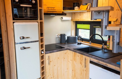 Finsternthal House | Holiday Home 'Tinyhouse C' with Mountain View, Private Terrace and Wi-Fi