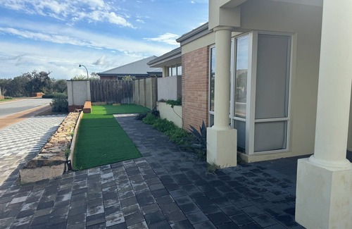 Ellenbrook East House | Holiday Home to Remember