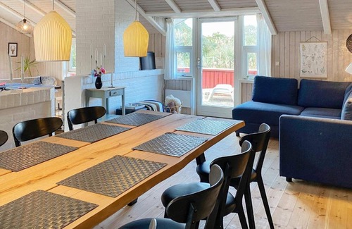 Henne Strand House | Holiday Home Tranebærvej