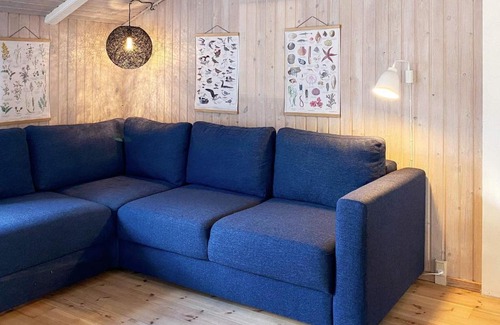 Henne Strand House | Holiday Home Tranebærvej