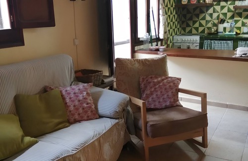 El Lloar House | Holiday Home 'Tranquil' with Mountain View, Wi-Fi and Air Conditioning