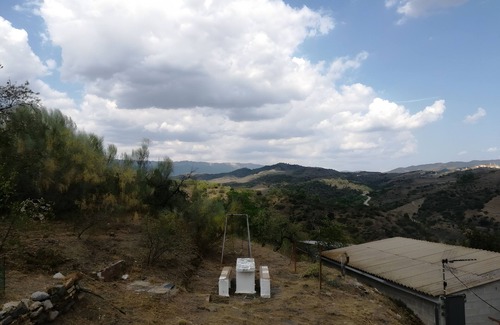 El Lloar House | Holiday Home 'Tranquil' with Mountain View, Wi-Fi and Air Conditioning