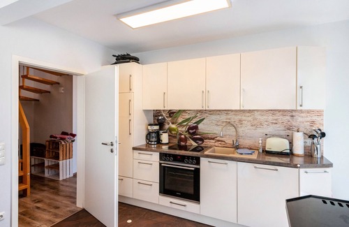 Muritz House | Holiday Home 'Traum Am See Mit Sauna' with Lake View, Private Terrace and Wi-Fi