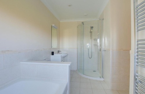 Constantine Bay House | Holiday Home Trey by Interhome