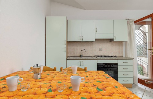 Schifoni House | Holiday Home 'Trilocale Con Vista Tavolara' with Mountain View, Private Terrace and Air Conditioning