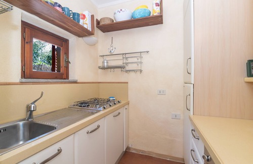 Porto Ottiolu House | Holiday Home 'Tulipano' with Sea View and Shared Terrace