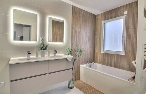 Saint-Bihy House | Holiday Home 'Ty Cohely' with Private Terrace, Private Garden and Wi-Fi