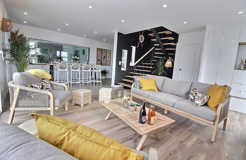 Saint-Bihy House | Holiday Home 'Ty Cohely' with Private Terrace, Private Garden and Wi-Fi