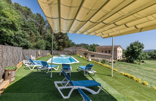 Usall House | Holiday Home 'Usall Rural' with Private Pool, Wi-Fi and Air Conditioning