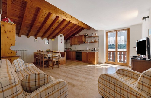 Vendrogno House | Holiday Home 'Vendrogno' with Mountain View, Private Garden and Wi-Fi