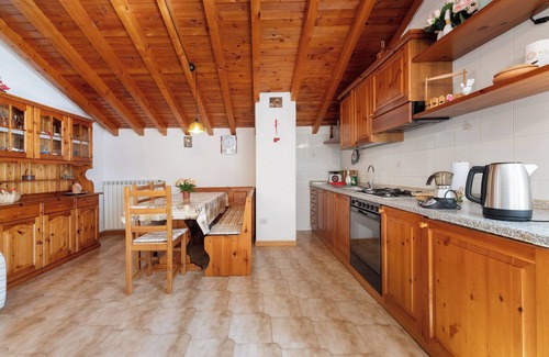 Vendrogno House | Holiday Home 'Vendrogno' with Mountain View, Private Garden and Wi-Fi