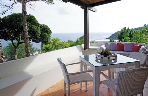 Martingana House | Holiday Home "Vento del sud" with Sea View, Garden & Terrace