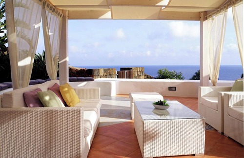 Martingana House | Holiday Home "Vento del sud" with Sea View, Garden & Terrace