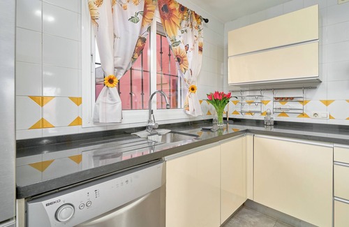 Caleta de Velez House | Holiday Home 'Vistamar Caleta Oasis' with Sea Views, Wi-Fi and Air Conditioning