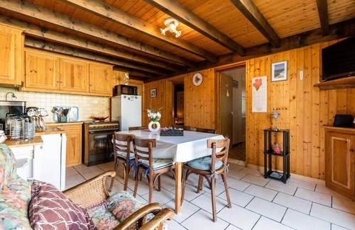 Soulac-sur-Mer House | Holiday Home "Villa Cote Atlantique" with Private Terrace & Wi-Fi