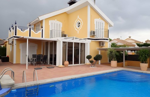 Mazarron House | Holiday Home 'Villa Casa del Sol' with Mountain View, Pool and Wi-Fi