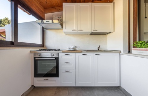 Torre degli Ulivi House | Holiday Home 'Villa Eleonora Residence App To 1' with Shared Pool, Wi-Fi and Air Conditioning