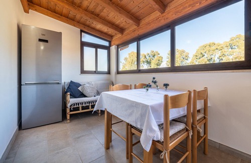 Torre degli Ulivi House | Holiday Home 'Villa Eleonora Residence App To 1' with Shared Pool, Wi-Fi and Air Conditioning