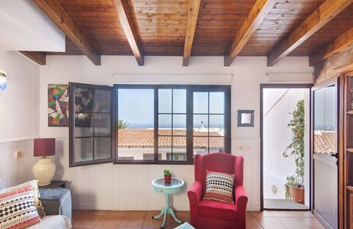 Telde House | Holiday Home 'Villa Floti With Sea View' with Sea Views, Wi-Fi and Air Conditioning