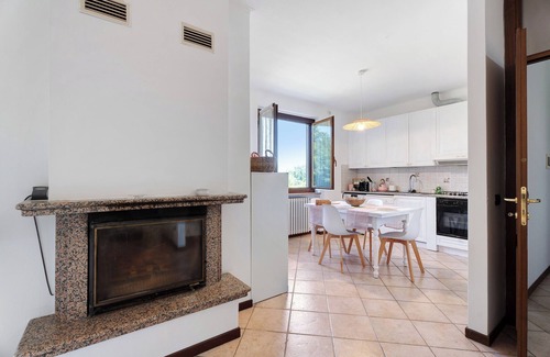 Angera House | Holiday Home 'Villa Fox' with Shared Garden, Balcony and Wi-Fi