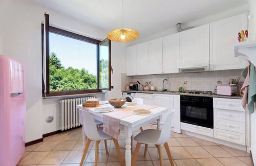Angera House | Holiday Home 'Villa Fox' with Shared Garden, Balcony and Wi-Fi