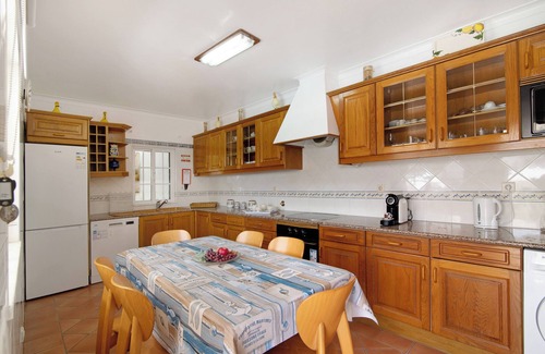 Urbanizacao dos Calicos House | Holiday Home "Villa Guisado" with Pool, Terraces & Wi-Fi