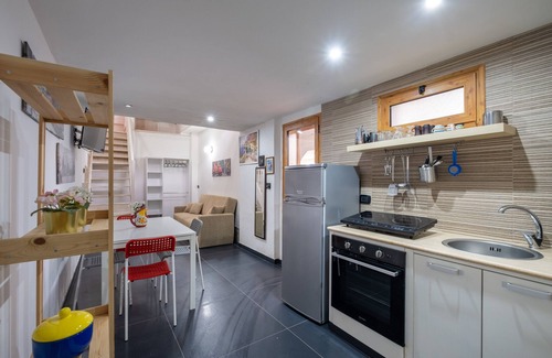 Sant'Isidoro House | Holiday Home 'Villa Gaudì - Mallorca' with Private Terrace, Wi-Fi and Air Conditioning