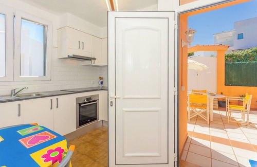 Serpentona House | Holiday Home 'Villa Lidia' with Sea View, Private Pool and Wi-Fi