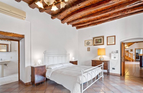 Dolianova House | Holiday Home 'Villa Mariuccia' with Private Terrace and Air Conditioning