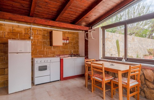 Granelli House | Holiday Home 'Villa Salvo' with Sea View, Garden & A/C