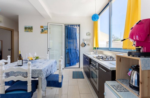 Triscina House | Holiday Home 'Villa Sunshine' with Sea View, Private Terrace and Wi-Fi