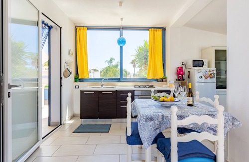 Triscina House | Holiday Home 'Villa Sunshine' with Sea View, Private Terrace and Wi-Fi