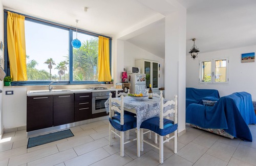 Triscina House | Holiday Home 'Villa Sunshine' with Sea View, Private Terrace and Wi-Fi