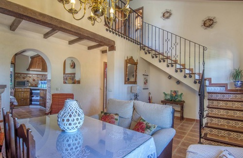 Arriate House | Holiday Home Villa Victoria with Garden, Saltwater Pool, Terrace & Wi-Fi