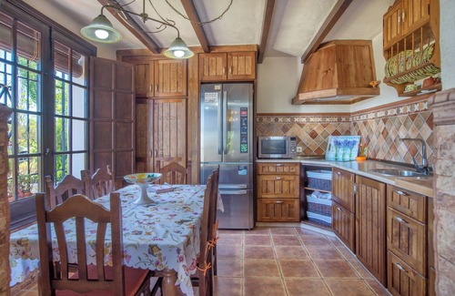 Arriate House | Holiday Home Villa Victoria with Garden, Saltwater Pool, Terrace & Wi-Fi