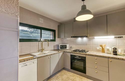 Navata House | Holiday Home 'Villa Virginie Torremirona Resort' with Private Pool, Wi-Fi and Air Conditioning
