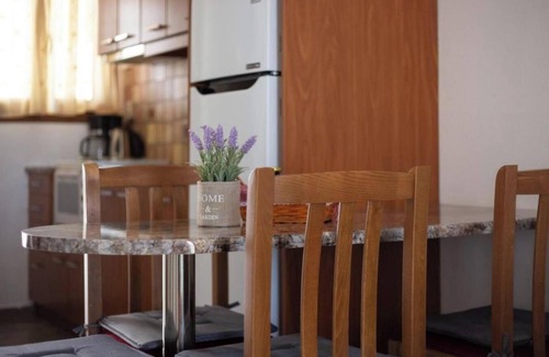 Mpatsi House | Holiday Home 'Villa Virginia' with Balcony, Wi-Fi and Air Conditioning
