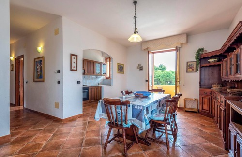 La Pietraia House | Holiday Home Villafiorita with Balcony, Wi-Fi & Terrace
