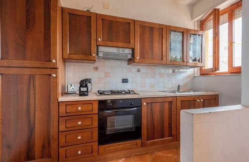La Pietraia House | Holiday Home Villafiorita with Balcony, Wi-Fi & Terrace
